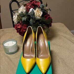 Yellow Pointed-Toe Women's Pumps